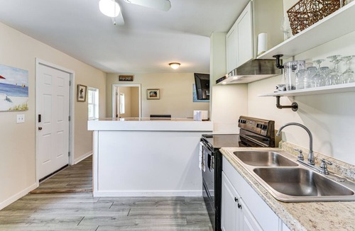 Parker House | Walk to Bay! Retreat Near Beaches & Tyndall AFB