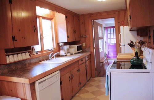 Northwest Harwich Cottage | Walk to Beach Close to Town WiFi AC Units Ginger Plum Cottage