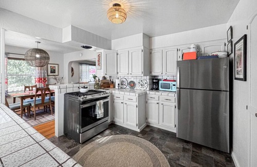 Murphys House | Walk to Downtown Sleeps 9 Fire Pit EV charge