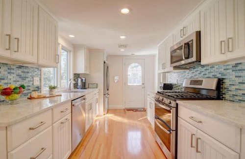 Northwest Harwich House | Walk to Earle Rd Beach Incredible Patio