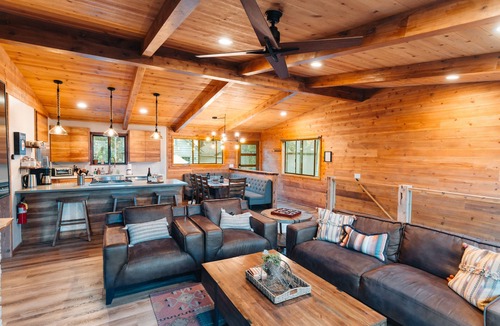 Boulder Bay House | Walk to Lake | Lake Views | Hot Tub | Pool Table