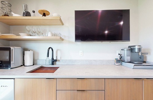 Myrtle Creek Apartment | Walk to River: Myrtle Creek Studio Near I-5