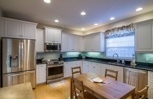 Naples Park House | Walk to Vanderbilt Beach, Heated Resort Pool & Spa, Kids Gear