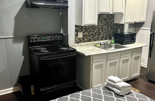 Mantua Apartment | Warm and inviting studio apartment in the heart of University City