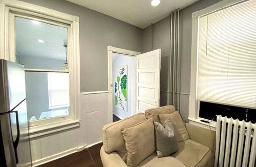 Mantua Apartment | Warm and inviting studio apartment in the heart of University City