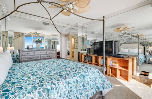 Navarre Beach Condo | Waterfront condo w/ unobstructed Gulf views, shared pool, tennis, & beach access