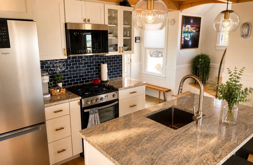 Tisbury Cottage | WATERFRONT Downtown Cottage w/Beach