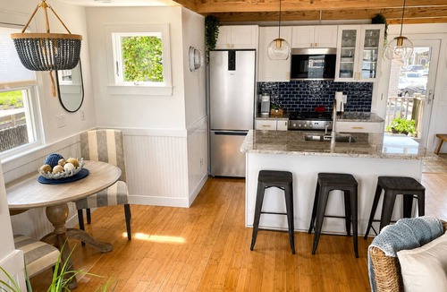 Tisbury Cottage | WATERFRONT Downtown Cottage w/Beach