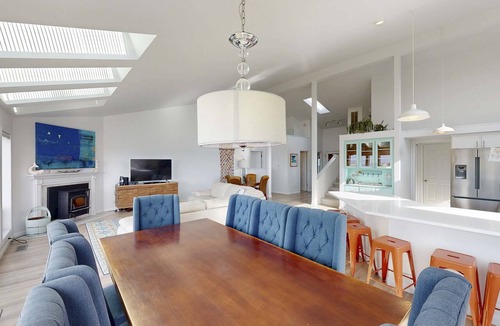 Bayshore House | Waterfront Home withPrivate Hot Tub, Ping-Pong, Free WiFi, & washer&dryer