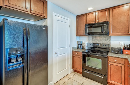 Panama City Beach Resort | Weekend Getaway! Aug 7 - 9th open! Beach Service Included!