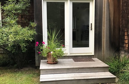 Tisbury House | Well-Appointed 3 bedrm 4 bathrm with AC and 50+ 5-star reviews!