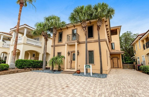 Fort Bay House | West End home with private hot tub, shared pool, gulf view, fast WiFi & AC