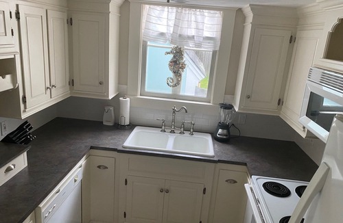 Northwest Harwich House | West Harwich- Cozy Cape House walking distance to Dennis Port & Bell's Neck path