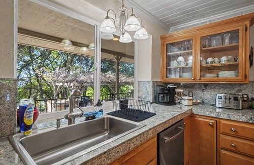 Jackson House | Western Retreat Lux Backyard, Big Pool & Outdoor Entertaining. Near Casino!