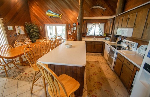 Whalehead Beach House | WH1091- Oceanfront- 6 BRs, Cargo Lift, Great Ocean Views Dog Friendly!