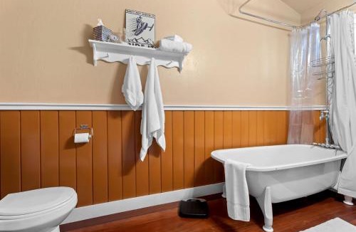 Bear Valley House | Whispering Pines Lodge | Family Mountain Retreat