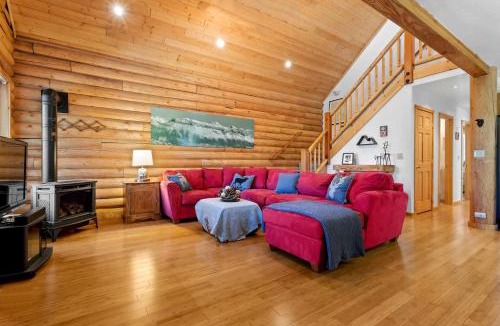 Bear Valley House | Whispering Pines Lodge | Family Mountain Retreat