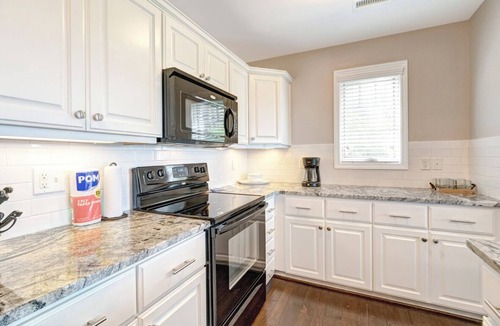 Banner Elk Condo | Wintergreens R1711-Mtn Condo/View, Gated Resort, Indoor/Outdoor Pools & Hot Tub