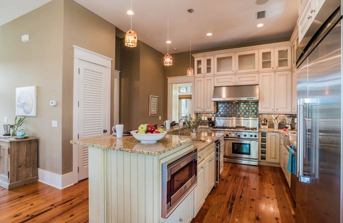 Watercolor House | Wrap-Around Porches and Amenities
