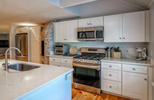 Yarmouth Port House | Yarmouth Port Escape Minutes to the Beach