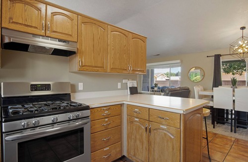 La Verkin House | Zion Desert "Cruise" House - private pool, hot tub & game room