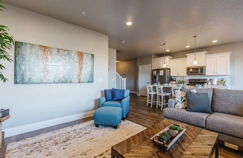 Hurricane House | Zion Village Resort 2102| Community Pool, Ping Pong table, and near Zion National Park