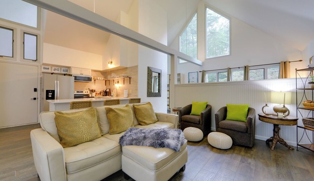 1/2 Mi to Skiing: Resort Getaway in Sapphire!