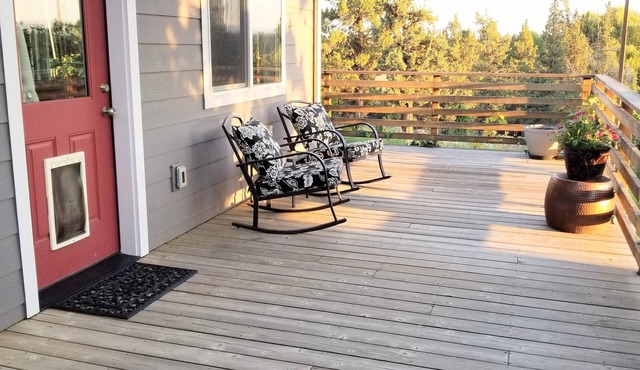 1 bedroom Suite with a view of Mt. Bachelor in welcoming Bend OR.