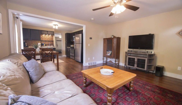 1-BR Gem Near Downtown & Nature Escapes