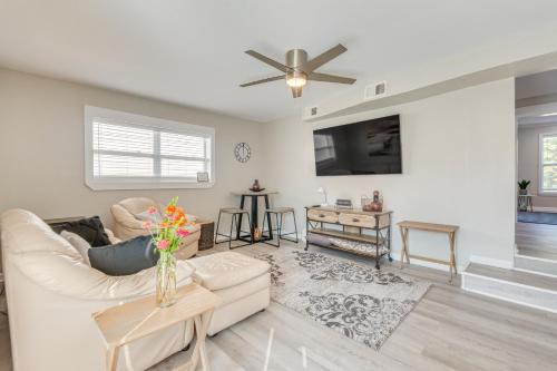 1 Mi to Dtwn: Home w/Furnished Patio in Pensacola