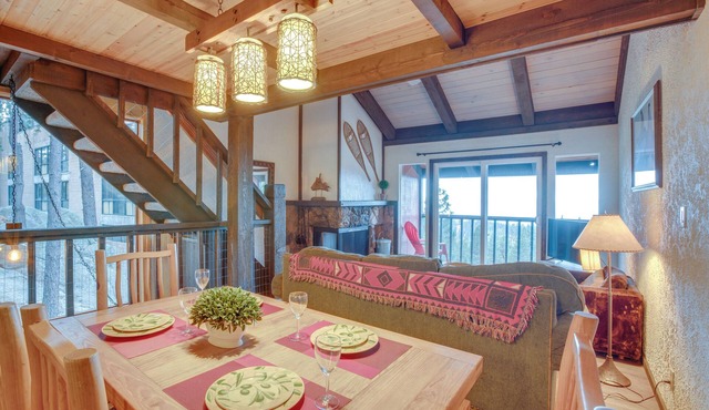 1 Mi to Stagecoach Lift! Homey Tahoe Townhome