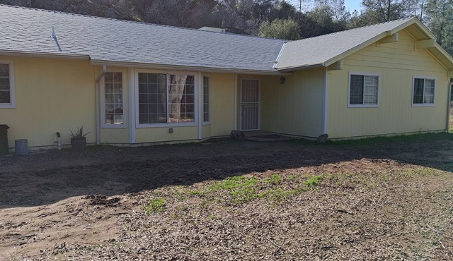 100 Acre Wood Honeymoon Ranch House Thinking Log, 3 bed, 2 bath, WiFi, AC