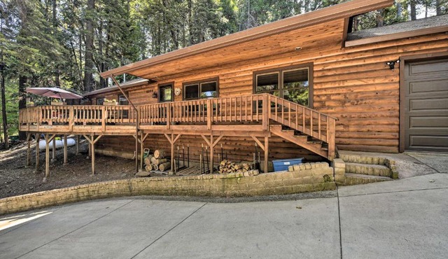 11 Mi to Apple Hill: Pollock Pines Resort Cabin