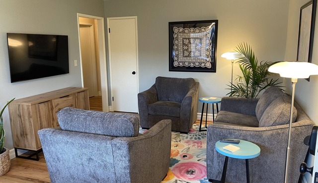 1133 The 3 Oaks 30 night fully furnished stay at a great price. Full Amenities!