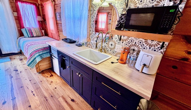 #13 Esmeralda - *New Kitchen* Gypsy Cottage