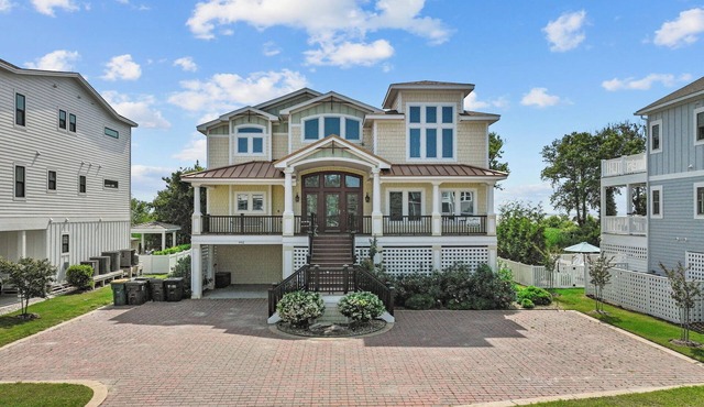 1350 - Panache - Soundfront Retreat w/Pool, Private Dock & Hot Tub