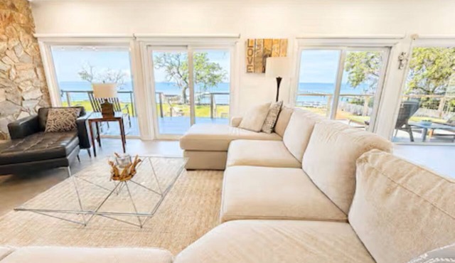 180 Ft Waterfront/Private Dock/Sleeps 14
