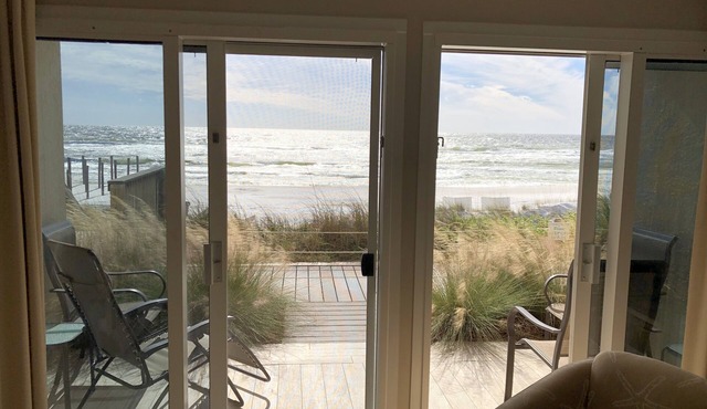 1st Floor Directly on Beach - Free beach set-up daily