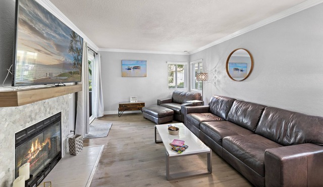 2 bed/2bath fully stocked Dana Point condo only .8 miles to the beach!