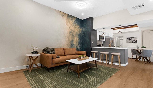 2 Blocks to Oriole Park, UMMS, UMB w/Parking, High-end Design & Patio