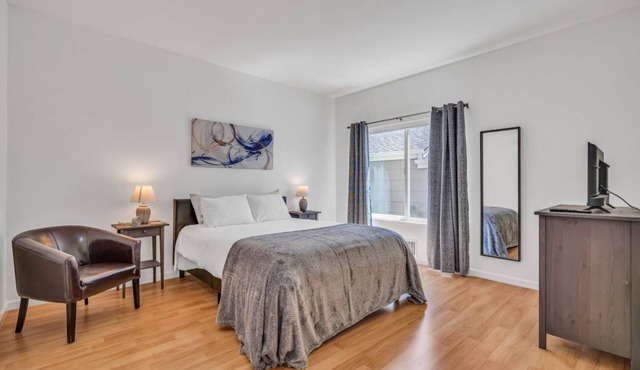 2 Master Suites, Ground Floor, Garage + Parking spot, W/D, Wi-Fi, Netflix