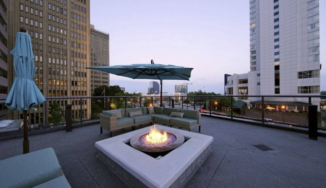 2 minutes walk to lenox! Stylish high rise w/ fireplace!