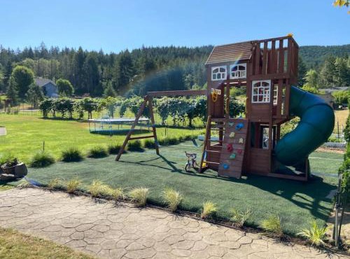 2 spaces More Space with 2 units at same location PNW Retreat in Philomath