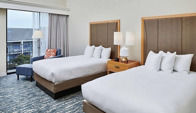 2 Units | Bayfront Retreat near UC Berkeley | Pool, Free Parking & Pet Friendly in Berkeley