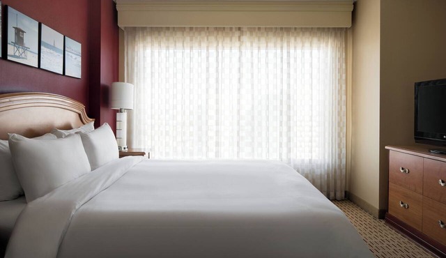 2 Units - Resort-Style Stay Near Disneyland, OC Beaches & Anaheim Convention