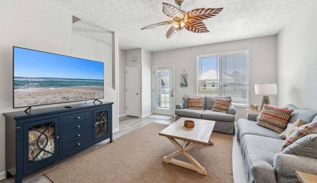 2BR 2BA Townhome - Close to Beach! - Gas Grill
