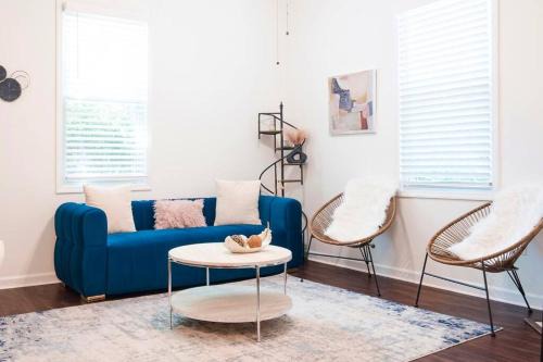 2BR Chic Duplex - Firepit - Perfect for Travel in Savannah