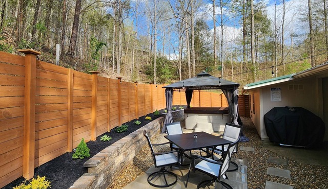 3-bedroom vacation home just 19 minutes from The Island at Pigeon Forge