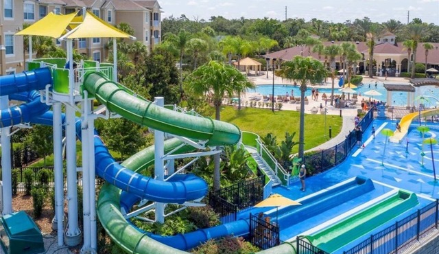 3 BR Condo with Beautiful Pool & Water Park Minutes to Disney Worlds Front Gate