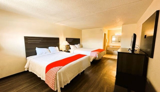 3 Comfortable Rooms Conveniently Located in San Antonio w/Pool & Free Parking in Bexar County